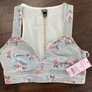 Wild Fable Jean Top with Blue and Pink Flowers crop